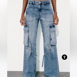 Zara MID-RISE TRF CARGO JEANS
